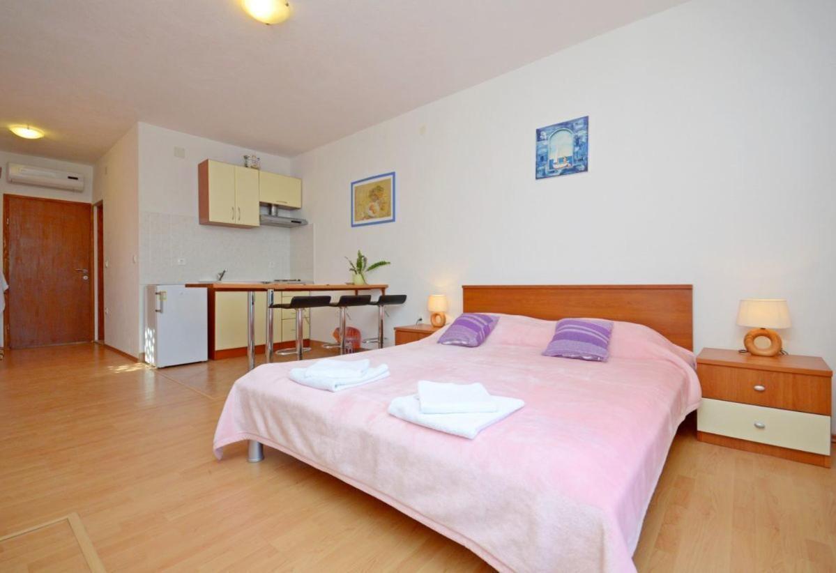 Apartments Luka Uble Exterior photo